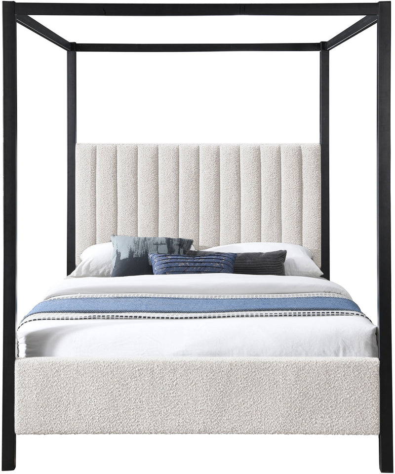 Kelly - Bed