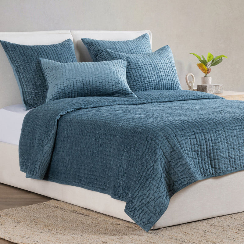 Bari - Velvet Quilt Set