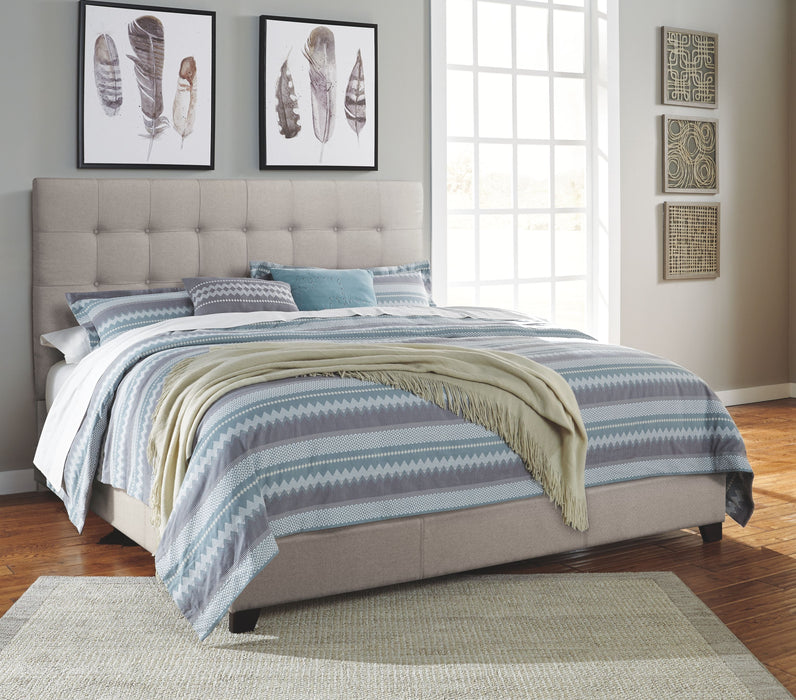 Dolante - Upholstered Bed