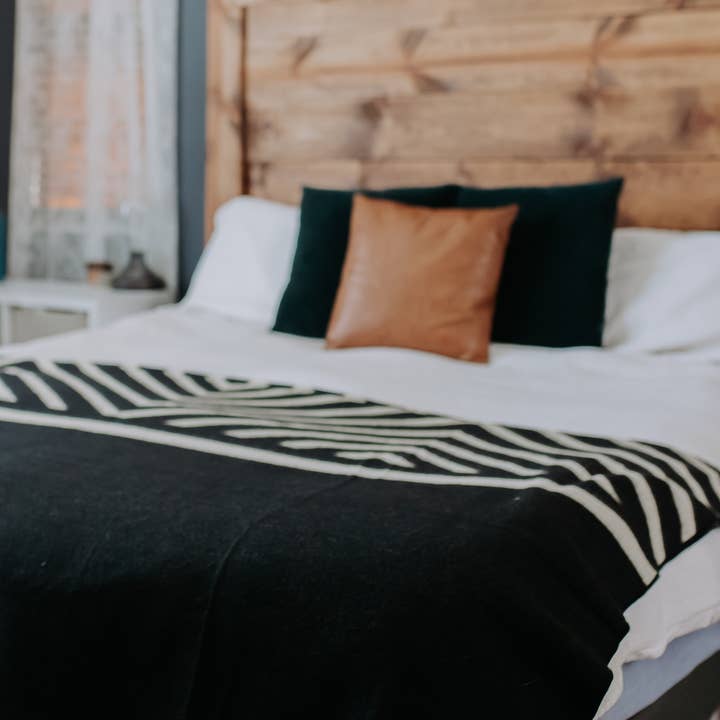 Paramo Blanket | Natural & Black | 92x78