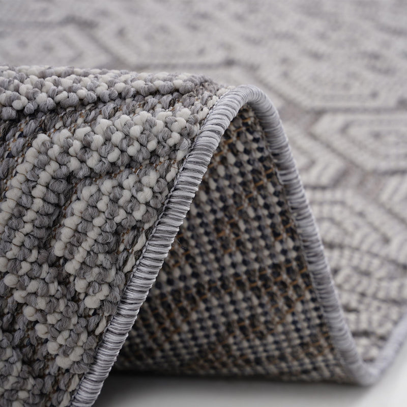 Guros - 6' X 9' Geometric Indoor / Outdoor Area Rug - Gray / White