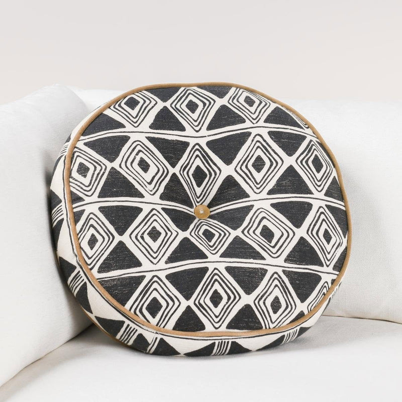 Nubia - 18" Round Pillow - Black / White