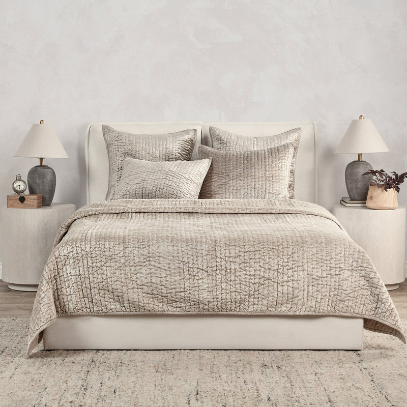 Bari - Velvet Quilt Set