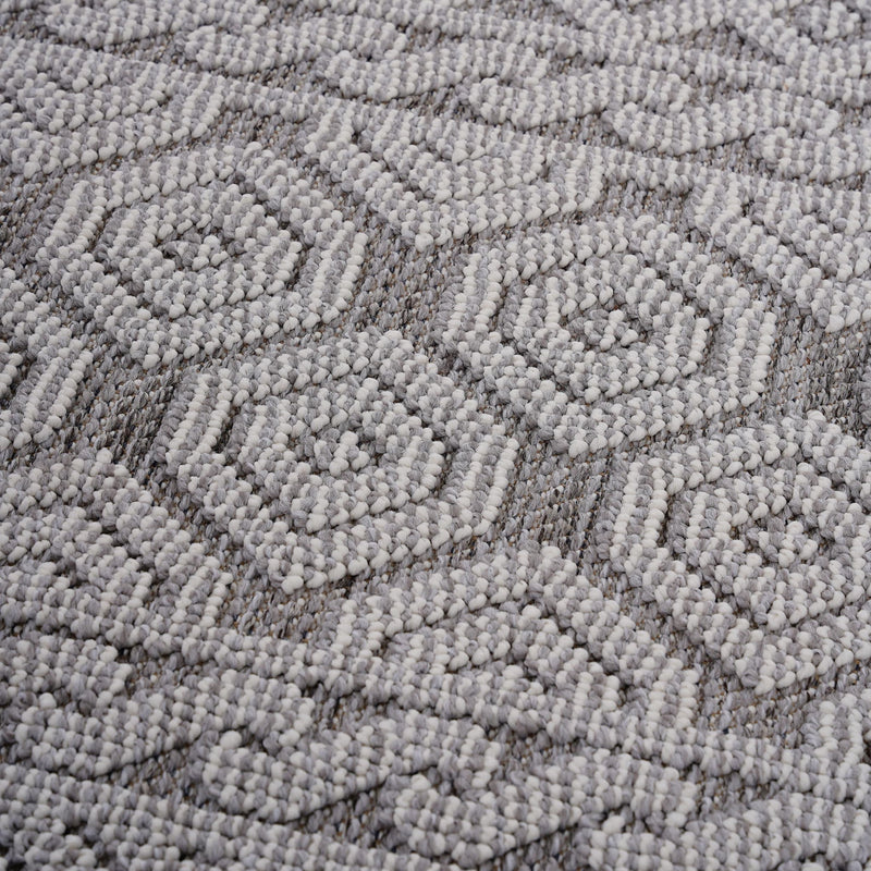 Guros - 6' X 9' Geometric Indoor / Outdoor Area Rug - Gray / White